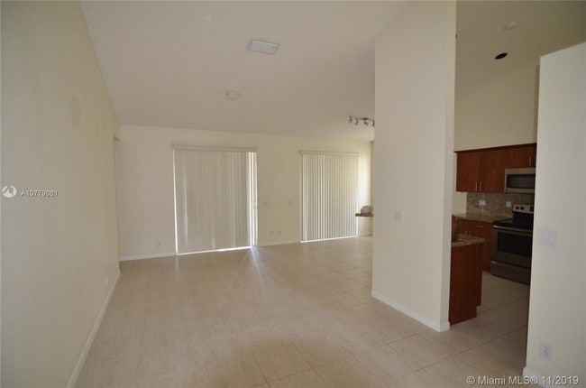 Building Photo - 912 Savannah Falls Dr