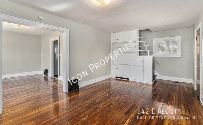 Building Photo - Totally renovated - A MUST SEE!