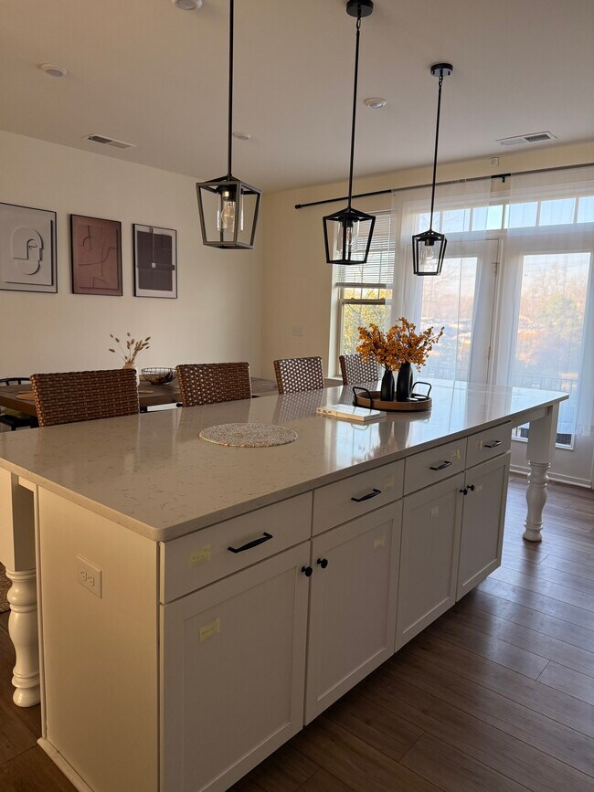 Foto del edificio - 338 Simeon Dr