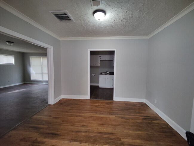 Building Photo - 3 Bed / 1 Bath Home for Rent