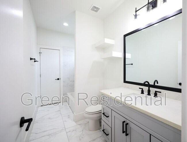 Foto del edificio - 2407 Anita St