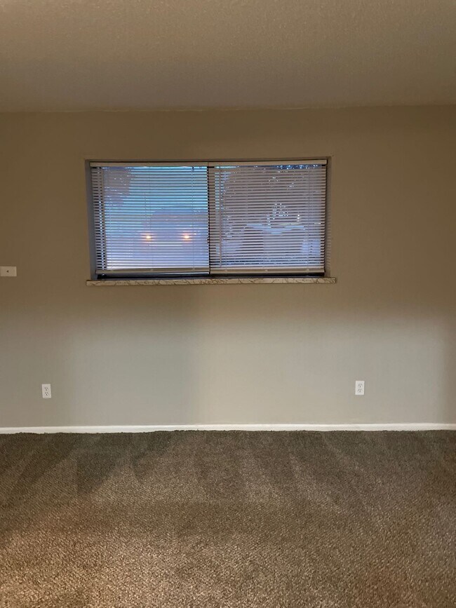 Foto del edificio - 433 N Bluegrass Dr