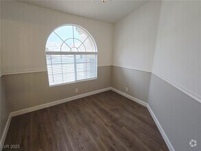 Building Photo - 925 Chaps Cir