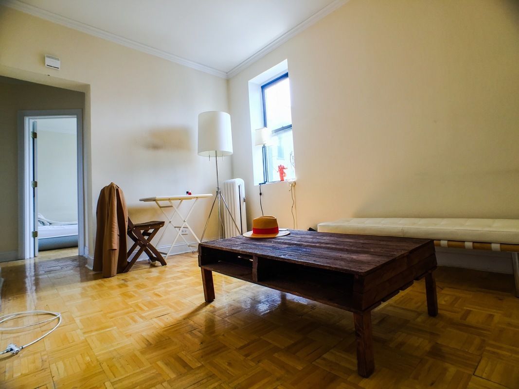Foto principal - 300 E 5th St
