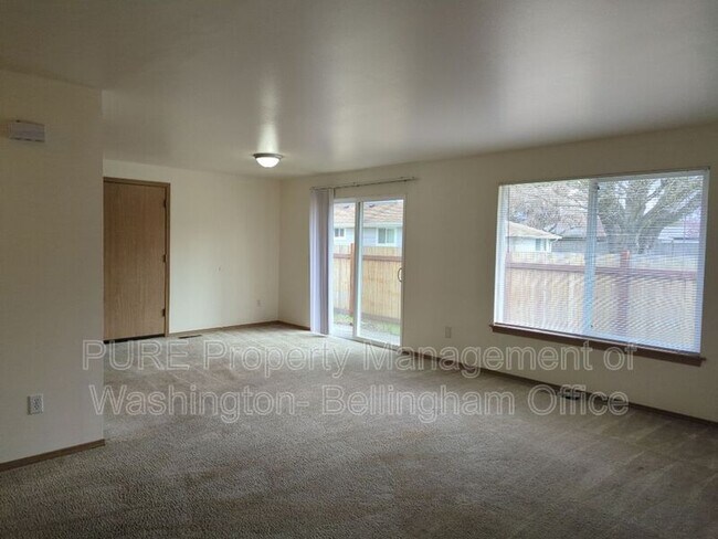 Foto del edificio - 413 Rowland Rd