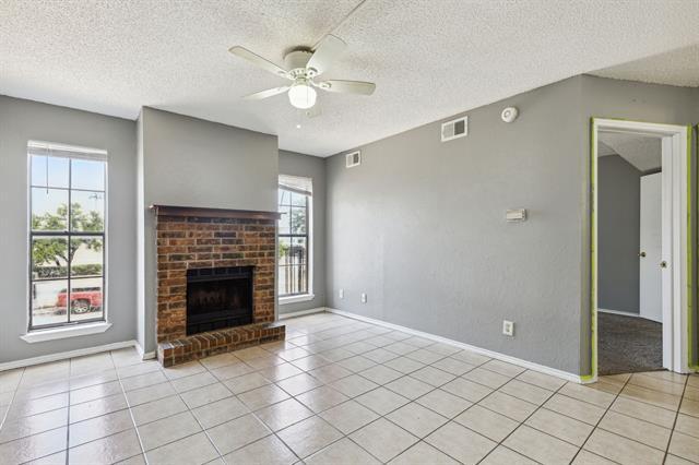 Building Photo - 9520 Royal Ln