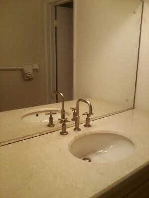 Baño de invitados con bañera y ducha - 18563 SW 93rd Pl