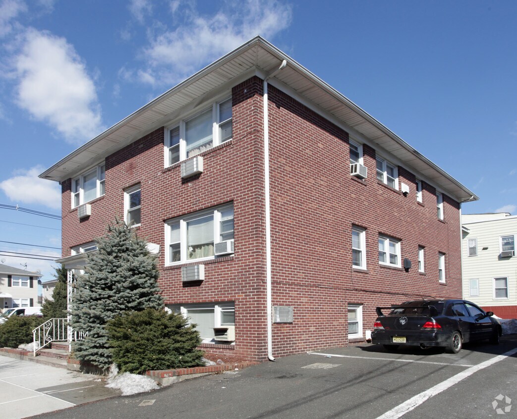 Primary Photo - 1085 Fanny St