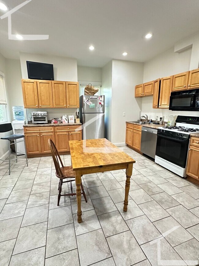Foto del edificio - MASSIVE 10 BED IN BRIGHTON 3.5 BATH!!!!