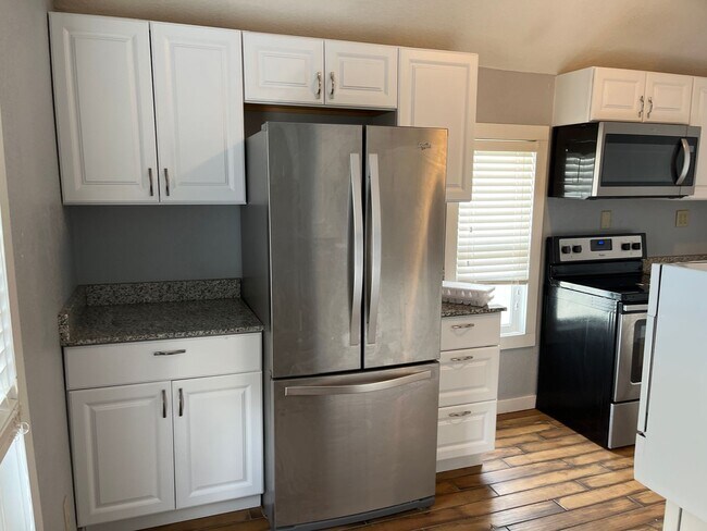 Building Photo - 421 Mount Ida