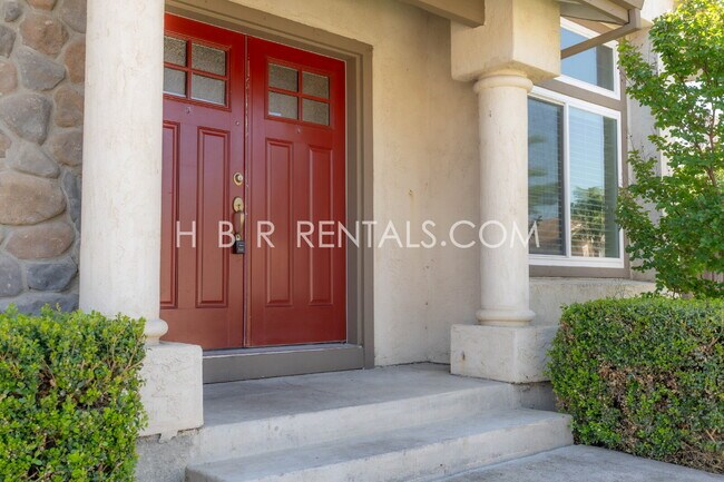 Foto del edificio - Charming Corner Haven: 3BR/2.5BA with Modern Upgrades in Tracy, CA