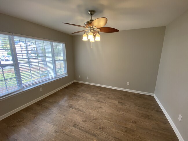 Foto del edificio - 406 Arbor Oaks Dr