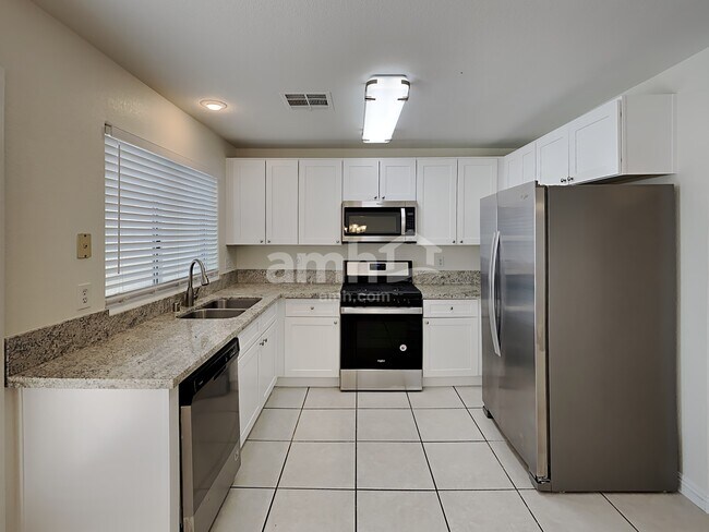Foto del edificio - 9516 Fox Forest Ave