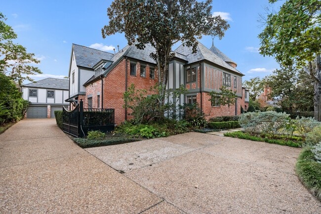 Building Photo - 3325 Inwood Dr