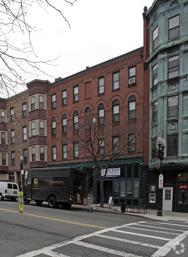 Fotografía del edificio - 377-379 W Broadway