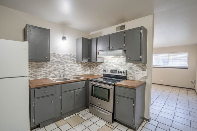 Foto del edificio - 1072 N Irvington Ave