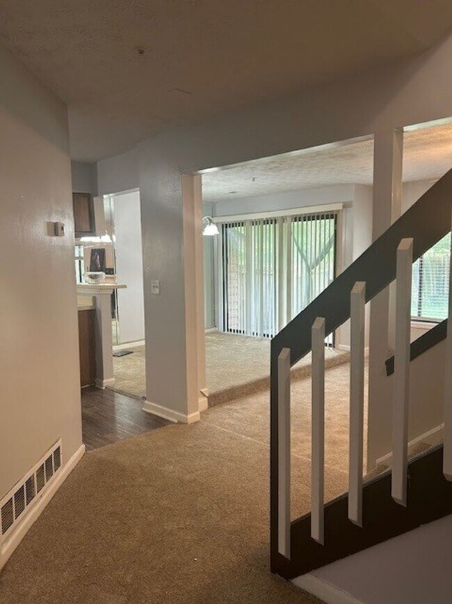 Foto del edificio - ***BACK ON THE MARKET****LIVING HERE WILL ...