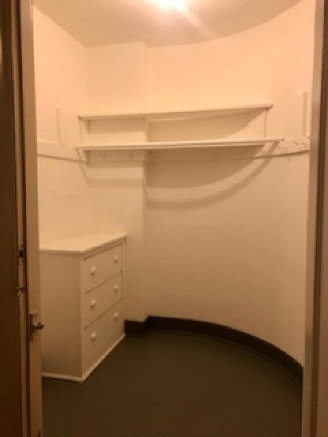 Building Photo - Sherwood Apts - Studio