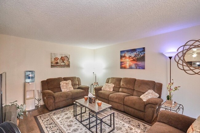 Large living room - 4727 Jackson St