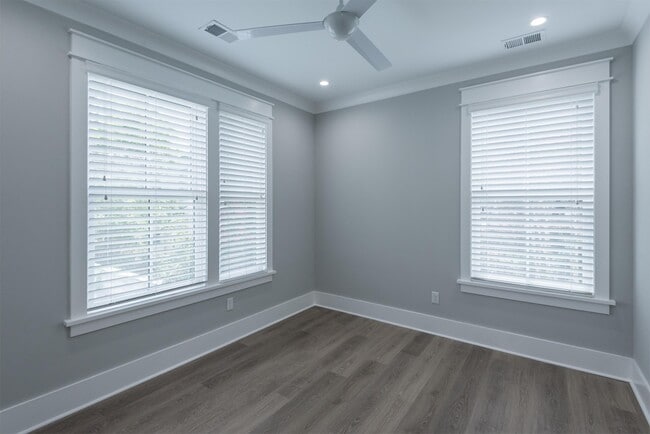 Building Photo - 7 Sanctuary Ct