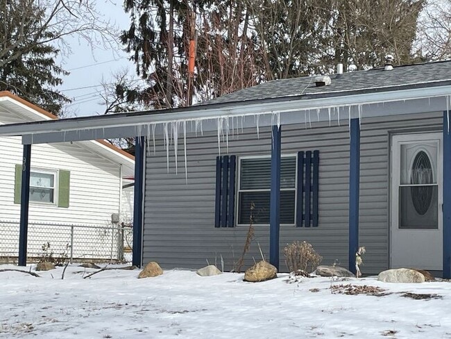 Building Photo - 90 Saratoga Dr