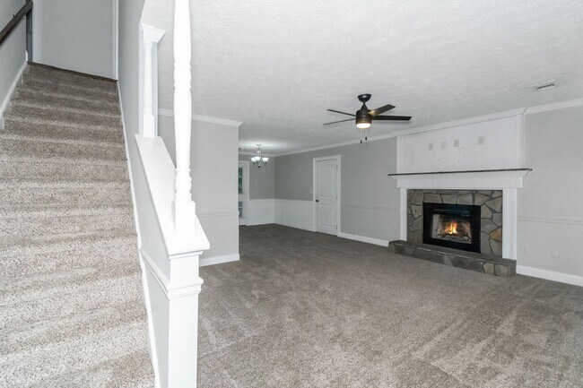 Foto del edificio - Stunning 4-bedroom, 2.5-bathroom home with a bonus room in Covington, GA!