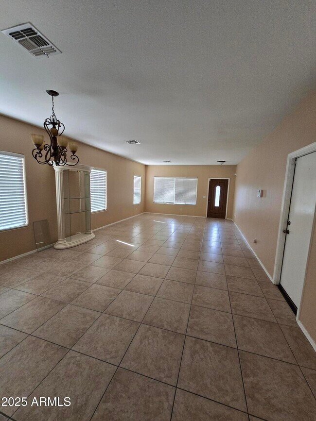 Foto del edificio - 16036 W Custer Ln