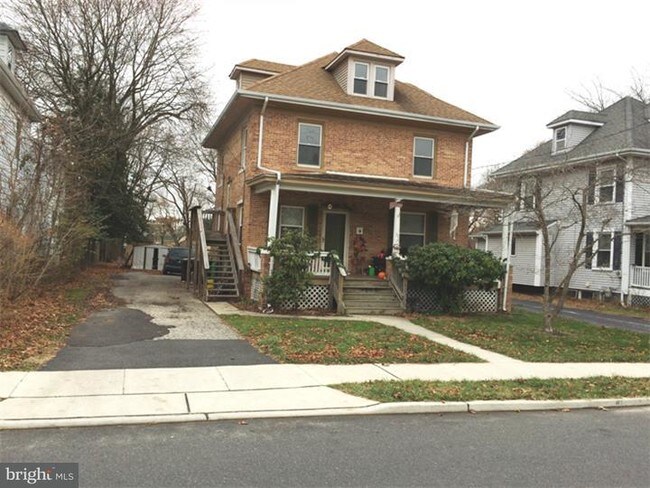 Foto del edificio - 32 Haines Ave