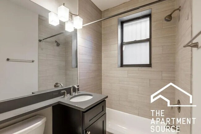 Foto del edificio - 2420 N Kedzie Blvd