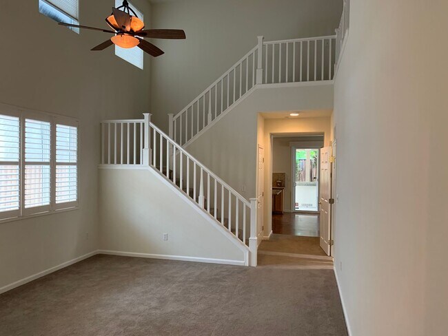 Foto del edificio - Beautiful 4 Bedroom 3 Bath Brentwood Home