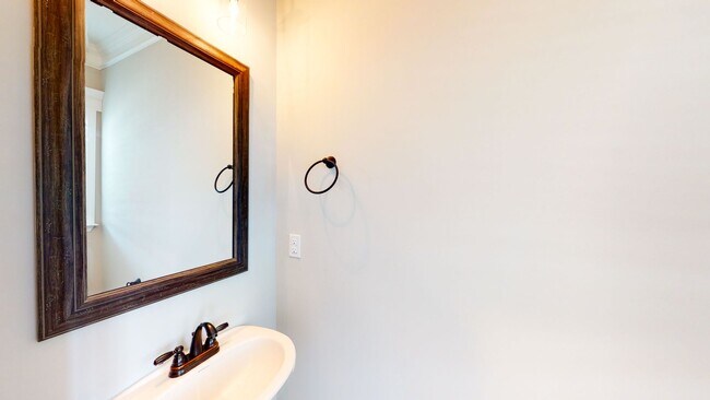Building Photo - Conveniently located townhouse in Evans!