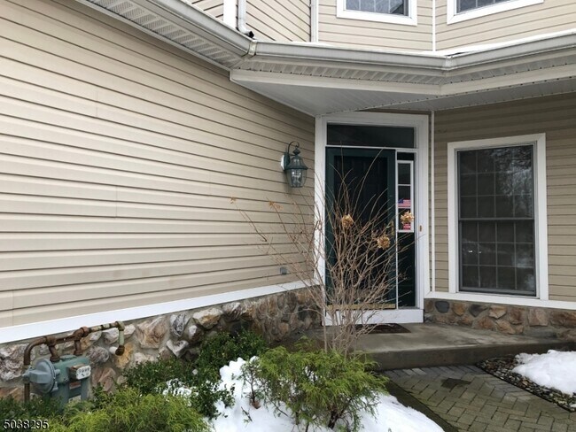 Building Photo - 6 Winged Foot Dr