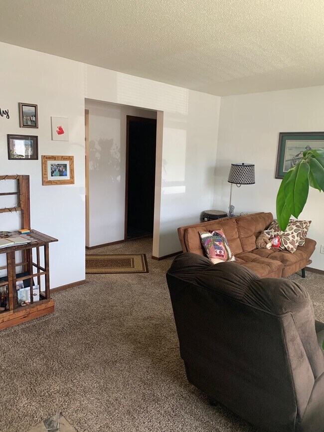 Foto del edificio - 2622 Nelson Drive, Unit 3