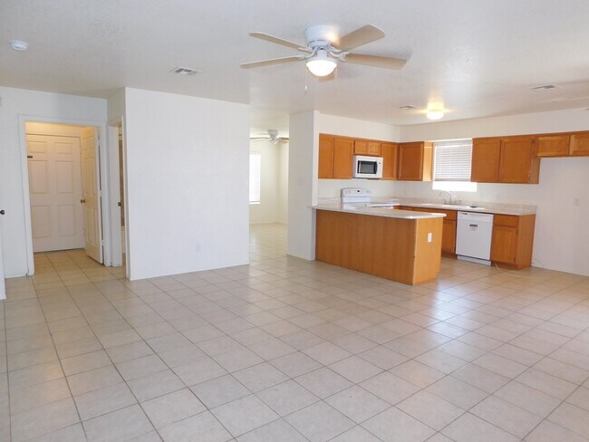 Foto del edificio - 3 BEDROOM HOME IN OCOTILLO!