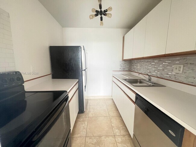 Foto del edificio - 2000 NE 135th St