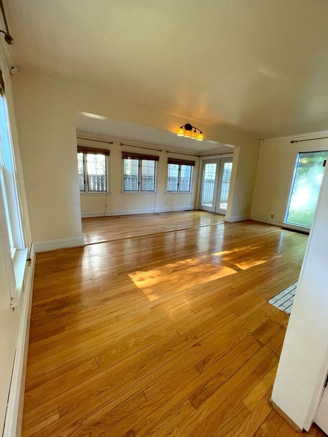 Building Photo - Spacious 3-Bedroom with Finished Basement | Parking, Laundry, & Private Backyard