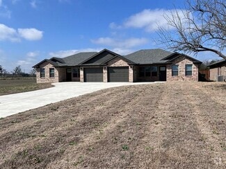 Building Photo - 633-635 Friendship Rd