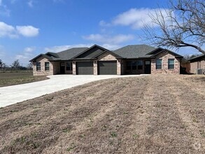 Building Photo - 633-635 Friendship Rd