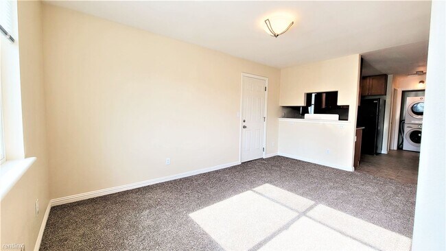 Building Photo - 2 br, 1 bath Duplex - 22695 Sonoma Street