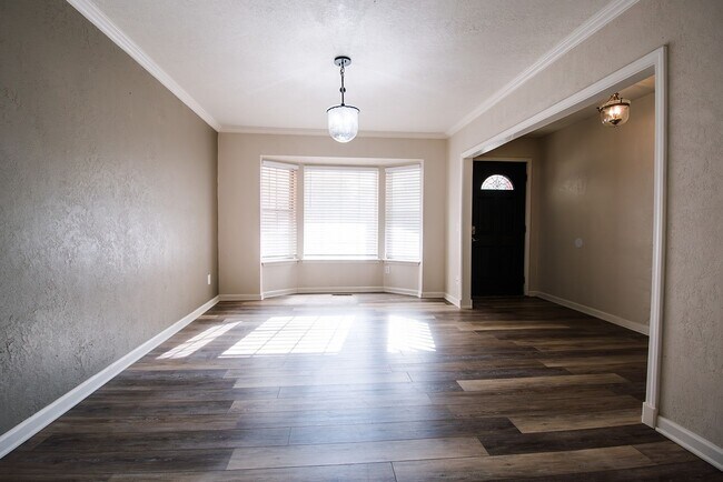 Foto del edificio - Beautifully Remodeled 4bed/3bath Home Available Near Norman Campus!!