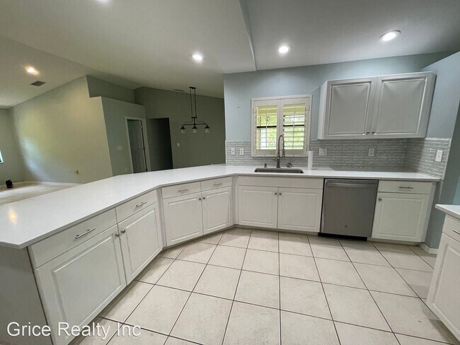 Building Photo - 3 br, 2 bath House - 2040 12th Ave  NE