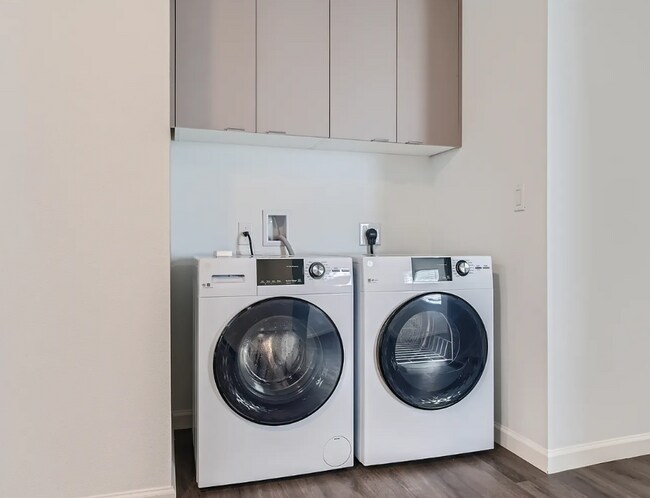 Foto del edificio - One Bed One Bath! 2 weeks FREE Rent! AC, Secure entry, and W/D in unit!