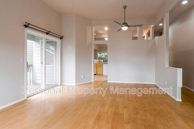 Foto del edificio - 2443 NW Norwood St