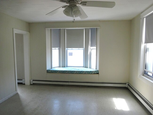 Building Photo - 22 Vinton St