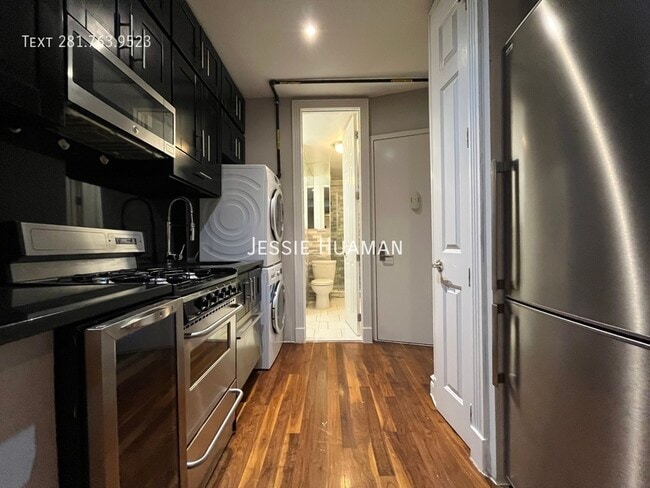 Foto del edificio - 221 E 23rd St