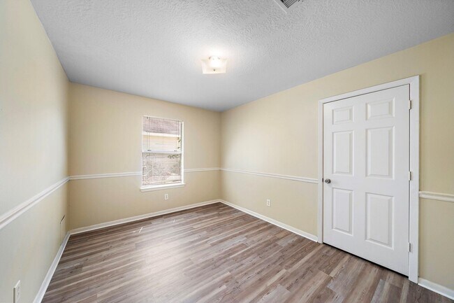 Foto del edificio - 6523 Wellington Meadows Dr