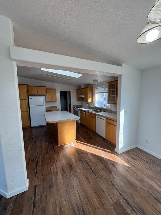 Building Photo - Country LIving