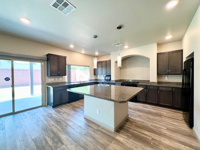 Building Photo - STUNNING 5BD/4.5BA HOME IN GORGEOUS GATED ...