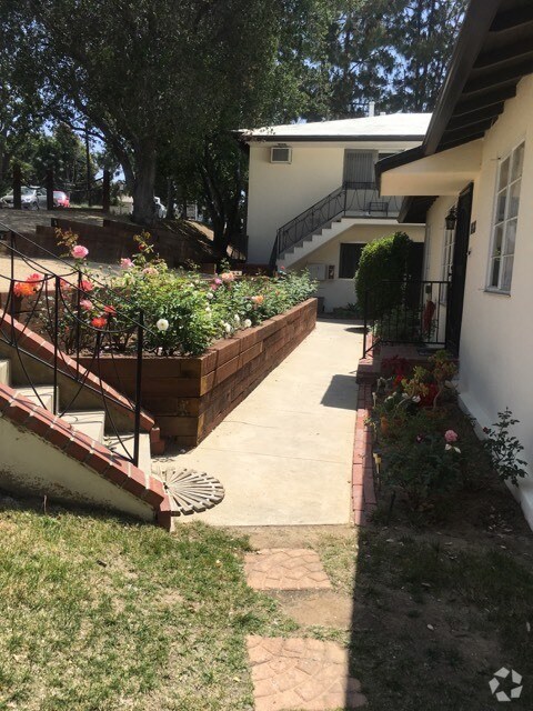Building Photo - 1820 Verdugo Loma Dr