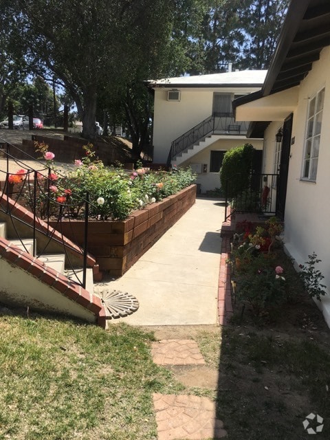 Building Photo - 1820 Verdugo Loma Dr